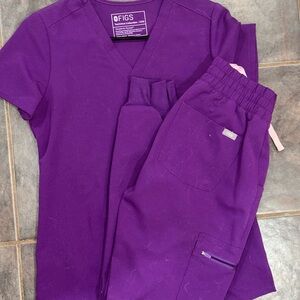 Figs Vivid Purple Scrub Ensemble